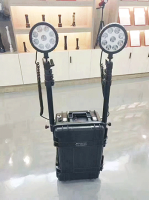 強(qiáng)光照明燈